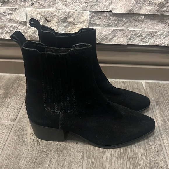 Banana Republic Black Ankle Boots with Pointed Toe and Textured Fabric - Picture 8 of 10